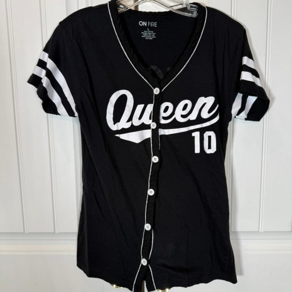 On Fire Black and White 'Queen 10' Button-Front Jersey Tee